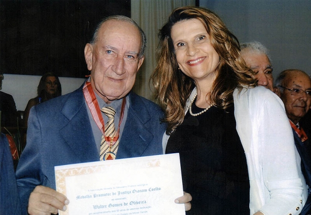 Walter e a vice-presidente da AMMP, Shirley Fenzi Bertão