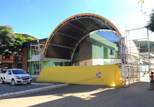 O palco e toda a infraestrutura do carnaval estão quase concluídos em São Sebastião da Vargem Alegre