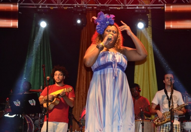 Sandra Portela foi uma das atrações do carnaval de Ubá (Foto: arquivo)