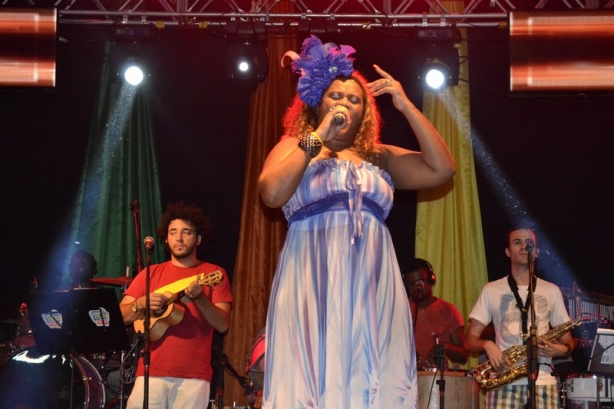 Sandra Portela foi uma das atra&ccedil;&otilde;es do carnaval de Ub&aacute; (Foto: arquivo)
