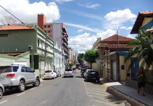 Uma das ruas no centro de Ubá que sofrerão alterações no trânsito esta semana