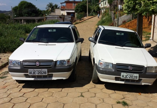 Os dois carros foram localizados no alto do Bairro Leonardo, nesta manhã de sábado