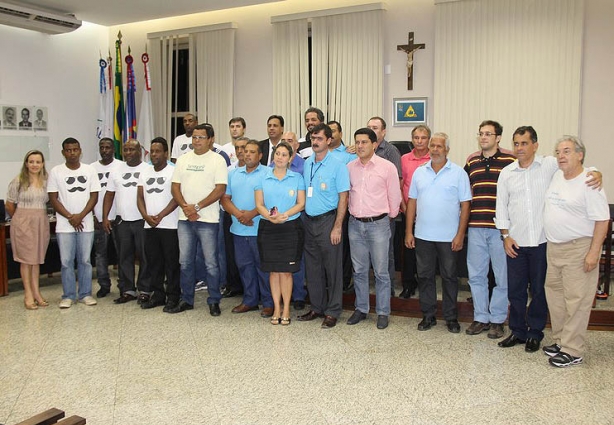 Membros da Assembleia de Deus, entidade mantenedora da Comunidade Terapêutica, estiveram presentes ao plenário e comemoram a aprovação do projeto de lei