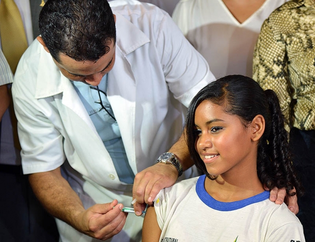 Meninas com idade de 9 a 11 anos come&ccedil;aram a receber a dose da vacina contra HPV (foto ilustrativa)