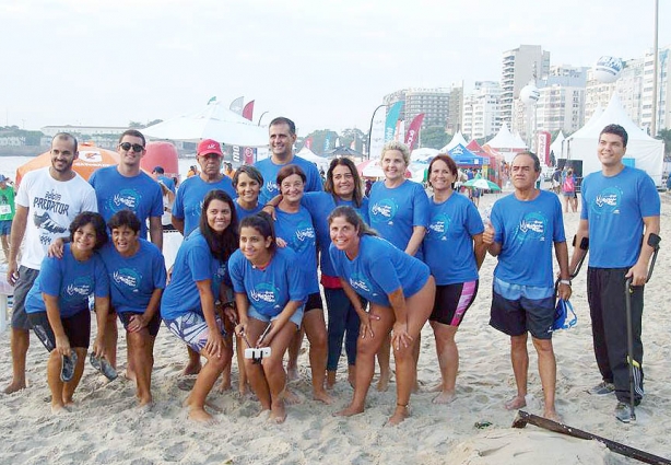 Os atletas, na praia de Copacabana, posaram para a foto momentos antes da competição