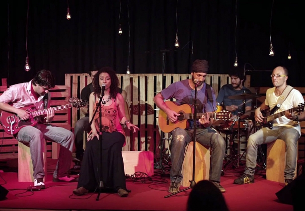 Renato Barushi, Angélica e os músicos durante a gravação do clipe da nova canção