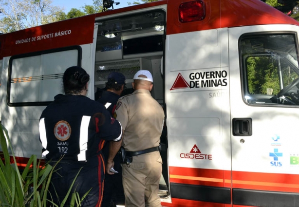 Com o apoio do Corpo de Bombeiros de Ubá, equipe do SAMU prestou atendimento no local (foto ilustrativa)