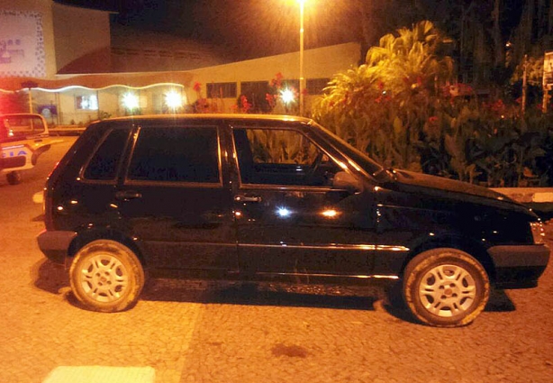 O condutor deste carro foi preso enquanto circulava sobre a Praça Santa Rita