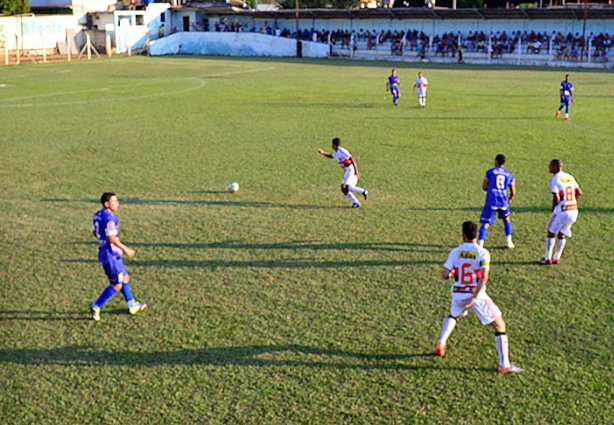 O Ideal (azul) jogou em casa e venceu o Ribeiro Junqueira 