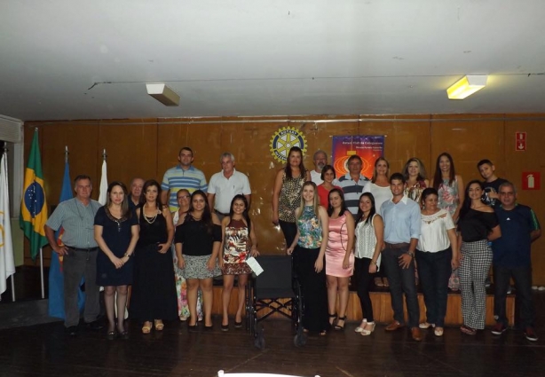 Os alunos também receberam uma homenagem do Rotary Clube de Cataguases