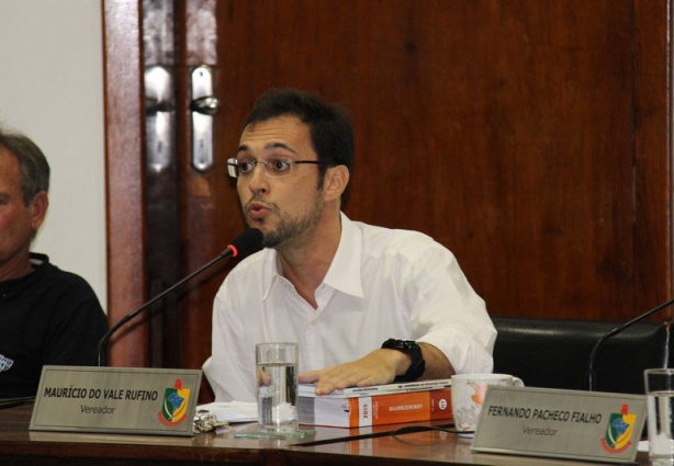 A discussão entre os vereadores Maurício Rufino e José Augusto Titoneli consumiu boa parte da sessão
