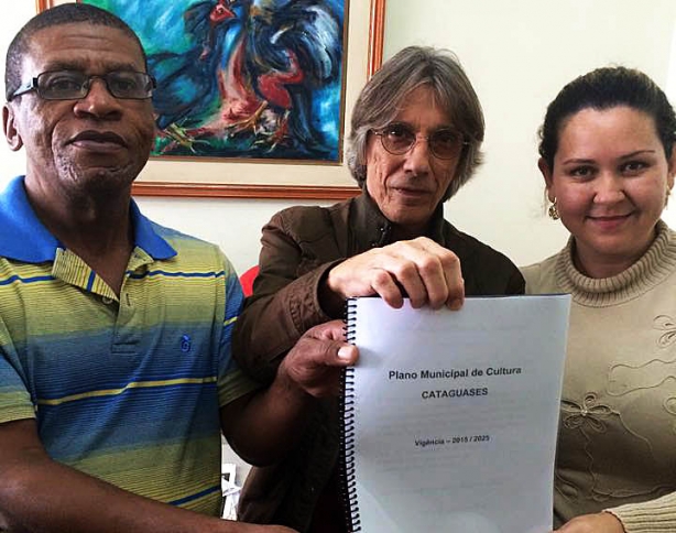 O Secret&aacute;rio Zeca Junqueira com o presidente do CMPC, Jos&eacute; Ot&ocirc;nio Ribeiro Pac&iacute;fico, e Vilmara Alves, membro do conselho.