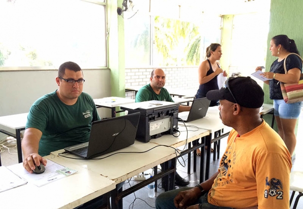 Fabrício e Rafael, do Auto Socorro Dois Irmãos, responsáveis pelo leilão