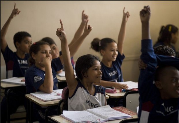 Professores e diretores orientam pais a realizarem o cadastramento escolar de seus filhos como garantia de vaga na escola (foto ilustrativa)