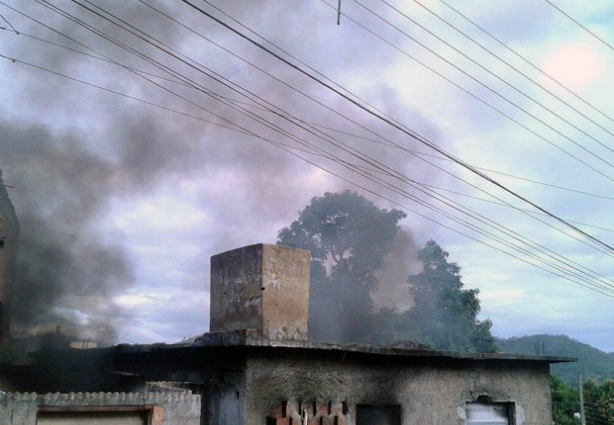 Perícia da Polícia Civil investigará causa do incêndio em barracão
