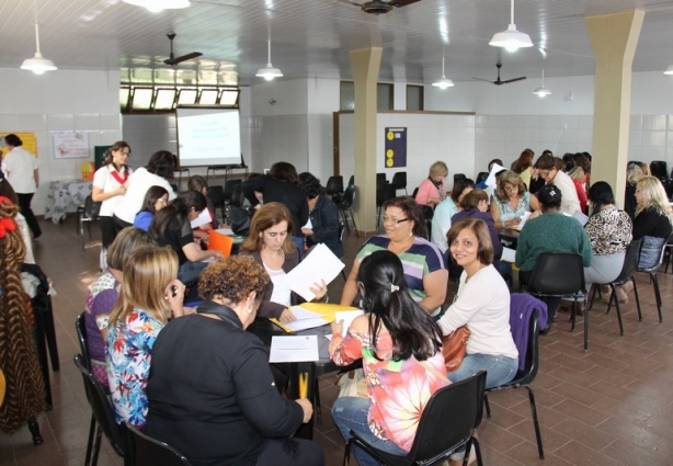 O encontro compartilhou experiências entre as professoras das creches municipais