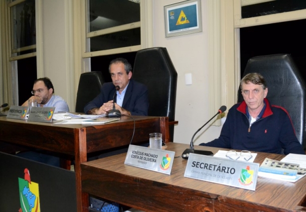 A Sessão foi presidida pelo vereador Walmir Linhares, ao lado do procurador Ricardo Spínola e do vereador José Augusto Titoneli