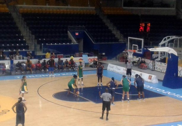 A seleção brasileira feminina de basquete faz jogo treino contra Cuba enquanto aguarda a estreia no Pan
