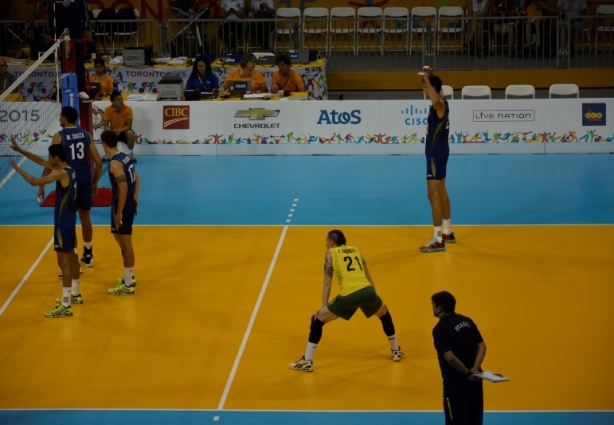 O Brasil venceu a Argentina no Vôlei Masculino e está nas finais do Pan-Americano de Toronto