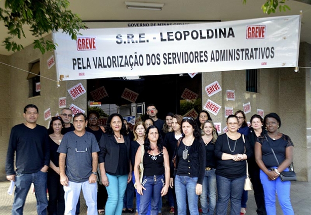 Servidores de Leopoldina fizeram manifestação na última segunda-feira