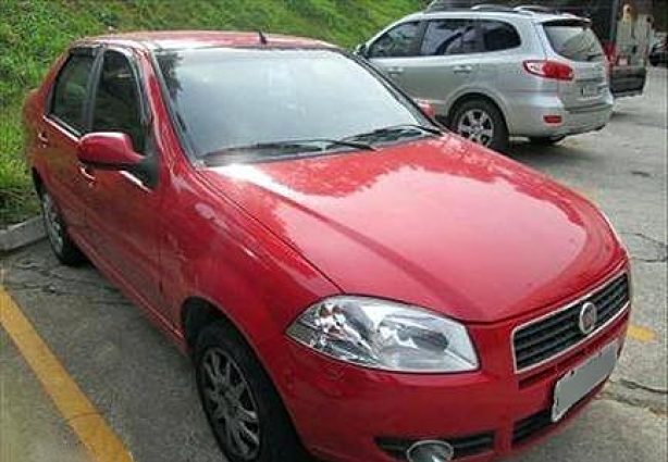 Um Fiat Siena 2011-12, vermelho, parecido com este da foto, foi roubado nesta manhã em Cataguases (foto ilustrativa)