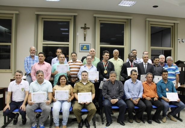 A Câmara Municipal de Cataguases concede Moções de Congratulações sempre na última sessão de cada mês