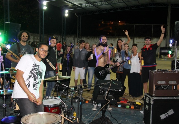 Três bandas fizeram shows de pop rock na tarde do feriado em homenagem ao aniversário da cidade