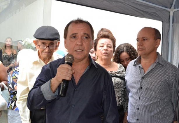 Gilmar, à frente, com seu pai à esquerda, seu irmão, Mário Lúcio, à direita e sua mãe, atrás