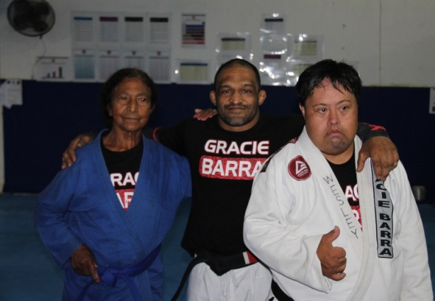 Dona Rosalina, Caetano e Manuel, o novo faixa preta de Jiu-Jitsu de Cataguases