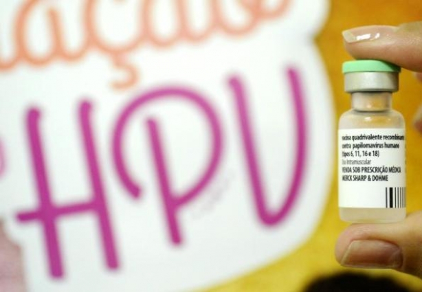 O Ministério da Saúde reitera a importância das meninas tomarem a segunda dose da vacina contra o HPV