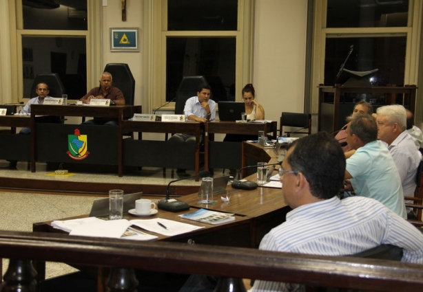 A sessão teve discussões acaloradas sobre os vetos impostos pelo prefeito 