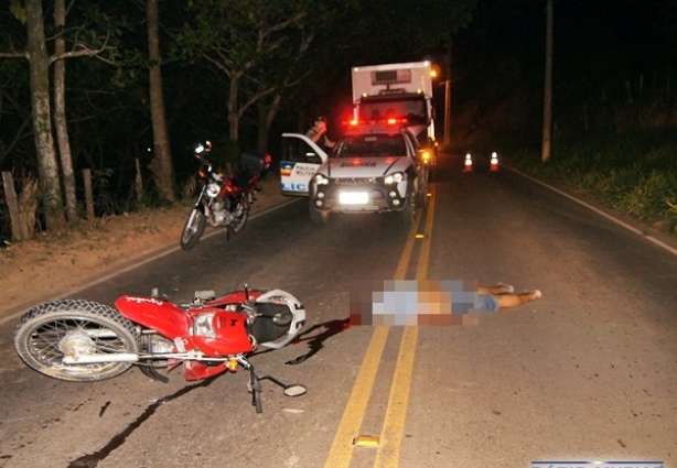 A vítima foi atropelada pelo motociclista que provavelmente estava embriagado