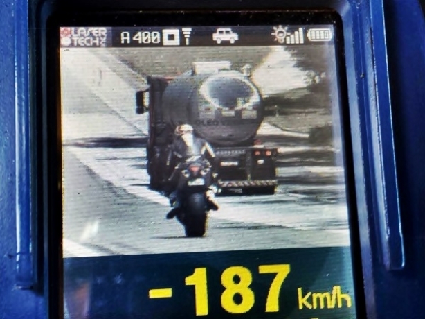 O radar da PRF mostra o motociclista andando a 187 Km por hora