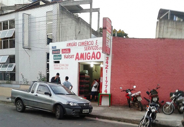 A empresa foi alvo de uma dupla de ladrões no meio da tarde desta quarta-feira