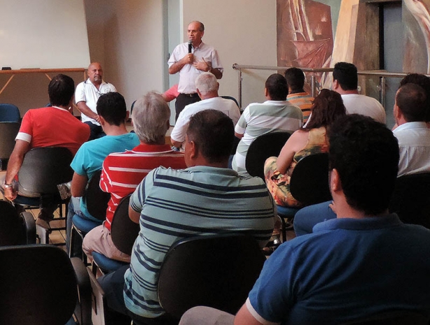 Ant&ocirc;nio Lage discursa durante encontro municipal do PRB em Cataguases