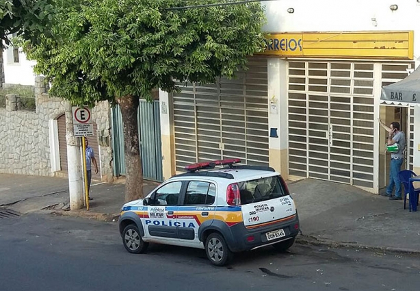 A agência dos Correios de Astolfo Dutra foi assaltada pouco depois das 16 horas desta quinta-feira