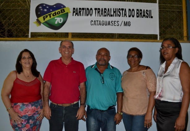 O pré-candidato Antônio Lage com a direção do PT do B em Cataguases