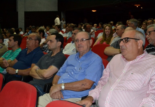 Os empresários cataguasenses tiveram participação ativa durante o encontro sobre o desenvolvimento do município