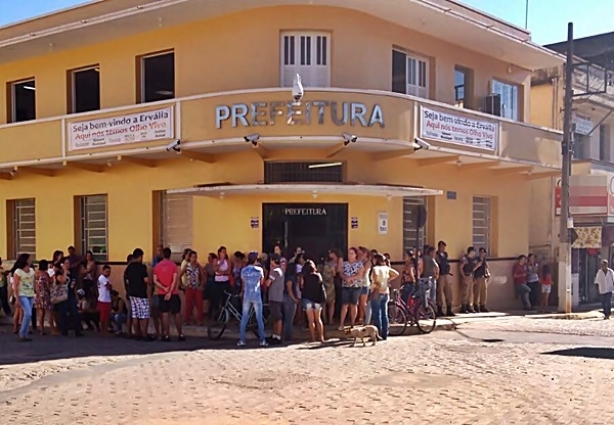 A Prefeitura de Ervália está oferecendo 303 vagas em concurso público