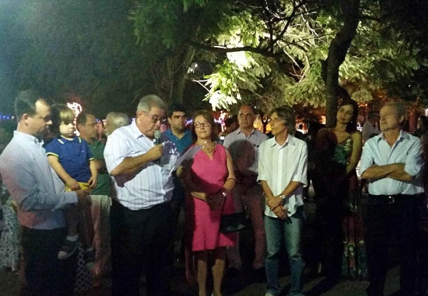 O prefeito Cesinha discursa durante a solenidade de abertura da campanha Natal Iluminado