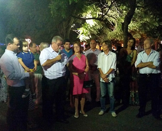 O prefeito Cesinha discursa durante a solenidade de abertura da campanha Natal Iluminado