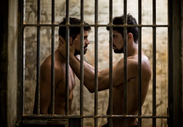 O filme "DOIS" do cataguasense Rafael Aguiar, faz sua estreia na mostra neste sábado, às 19 horas