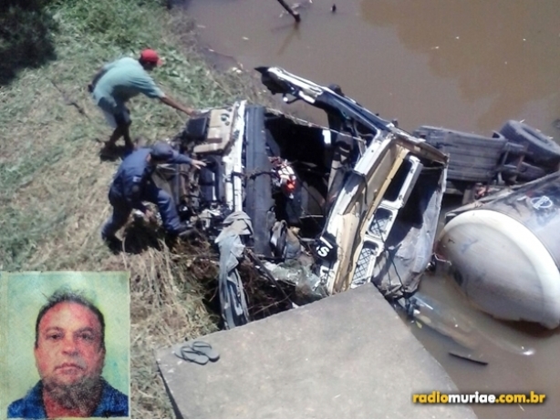 O motorista da carreta, Al&iacute;cio Ososvski, tinha 44 anos, e n&atilde;o conseguiu sair da cabine da carreta