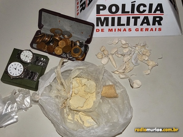 As drogas foram encontradas no porta malas do taxi durante busca feita pela Pol&iacute;cia Militar