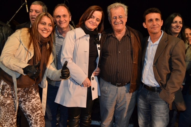 Balainho, o segundo da direita para esquerda, ao lado de prefeitos da regi&atilde;o em festa na cidade de Itamarati de Minas, em 2014