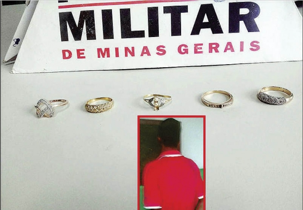 Cinco anéis foram encontrados e apreendidos com o albergado esta tarde na Praça Chácara Dona Catarina