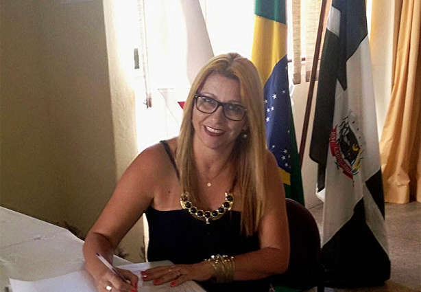 Luciana Pinholi foi reeleita diretora da Escola Estadual Clóvis Salgado, que fica no bairro Pampulha