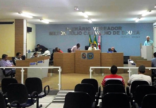 Vereadores aguardam parecer do Ministério Público sobre cobrança antecipada pela Copasa de taxa de esgoto em Além Paraíba