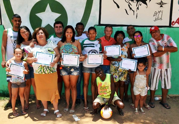 A diretoria do Esporte Clube Vila Reis com o vereador Paulo Aritana, após a entrega dos certificados de Honra ao Mérito