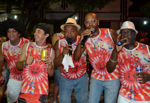 Os puxadores do samba do Bloco do Remo ano passado na Avenida: garra, animação e amor ao carnaval